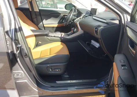 2021 Lexus Nx 300 z USA, uszkodzony, nr VIN JTJDARBZ2M2197968